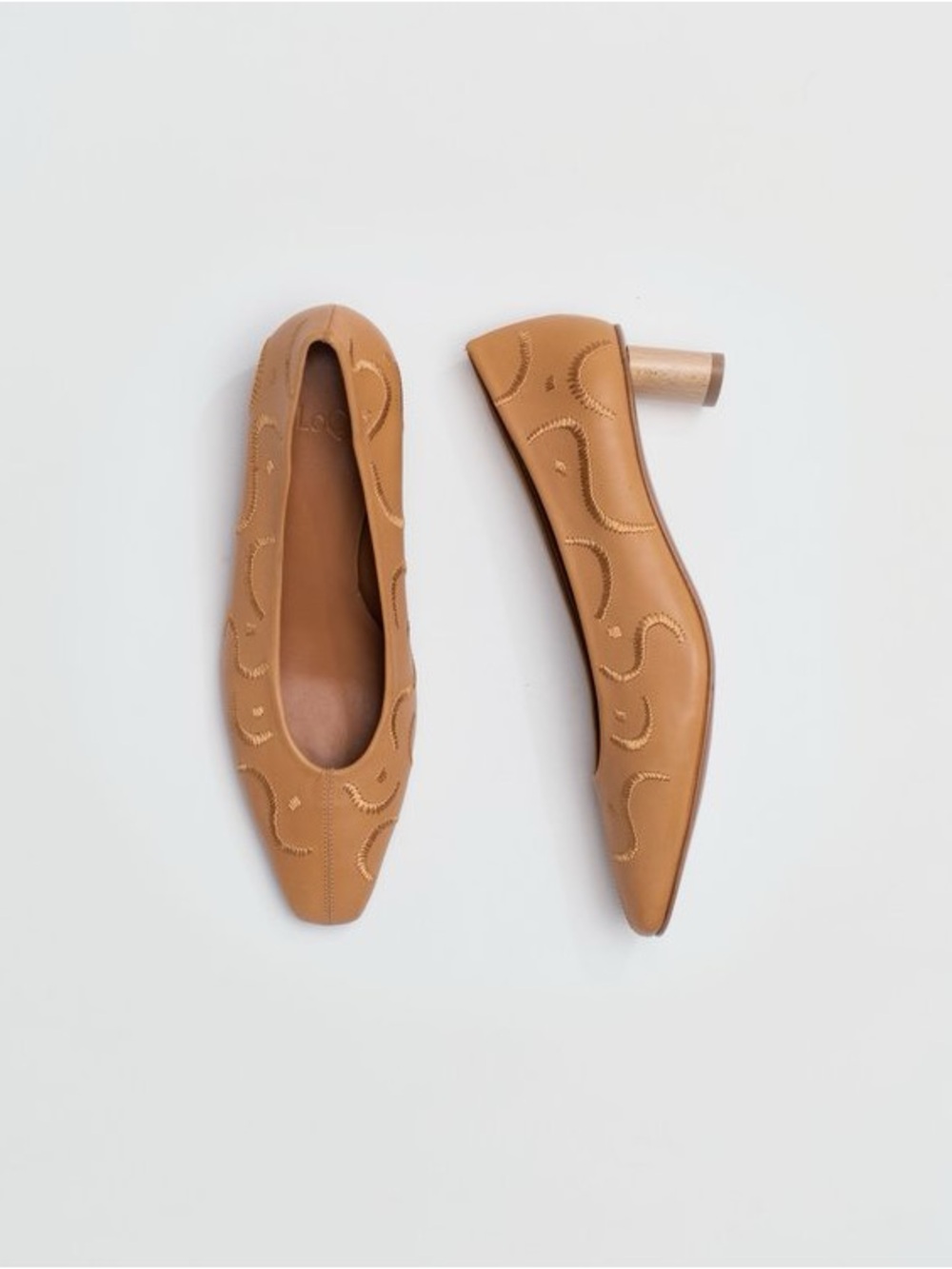 LOQ Frida Pump in Miel Bordado - 37